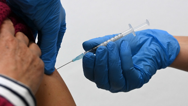 COVID-19: Chuyên gia WHO khuyến khích tăng cường tiêm vaccine ảnh 1