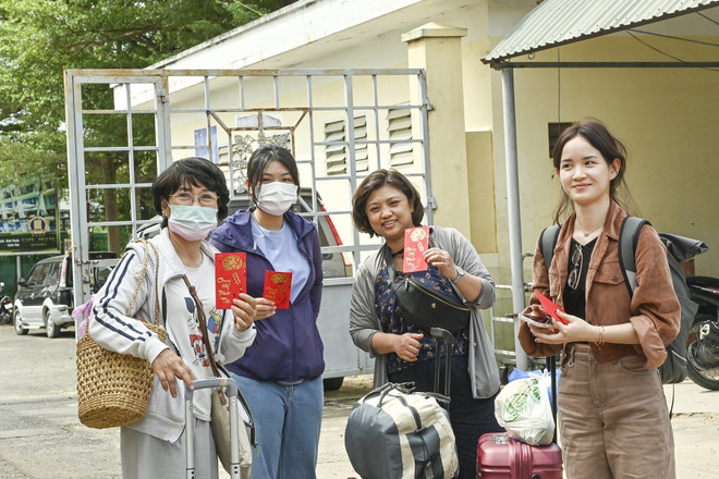 Bình Thuận đón du khách 'xông đất' ngày đầu Xuân Quý Mão năm 2023 ảnh 2