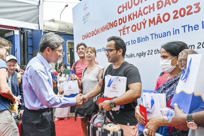 Bình Thuận đón du khách 'xông đất' ngày đầu Xuân Quý Mão năm 2023 ảnh 1