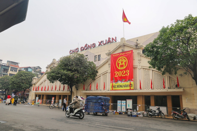 Người Hà Nội đón Xuân mới trong sự nhẹ nhàng, tươi vui ảnh 2