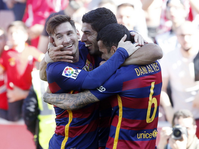 Luis Suarez tỏa sáng, Barcelona bảo vệ thành công chức vô địch ảnh 1