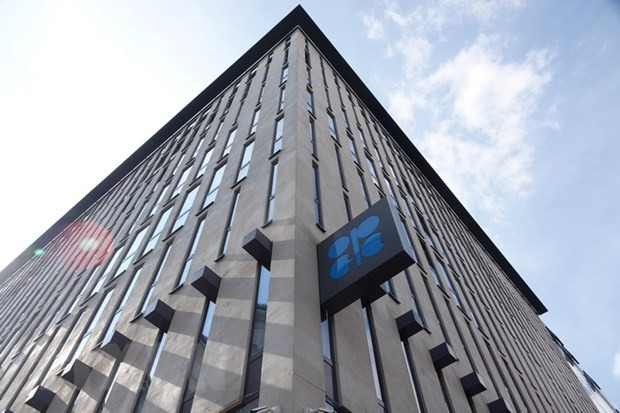 Trụ sở của Tổ chức các nước xuất khẩu dầu mỏ OPEC tại Vienna, Áo. (Ảnh: THX/TTXVN) OPEC lần thứ tư liên tiếp cắt giảm dự báo nhu cầu dầu thế giới ảnh 1