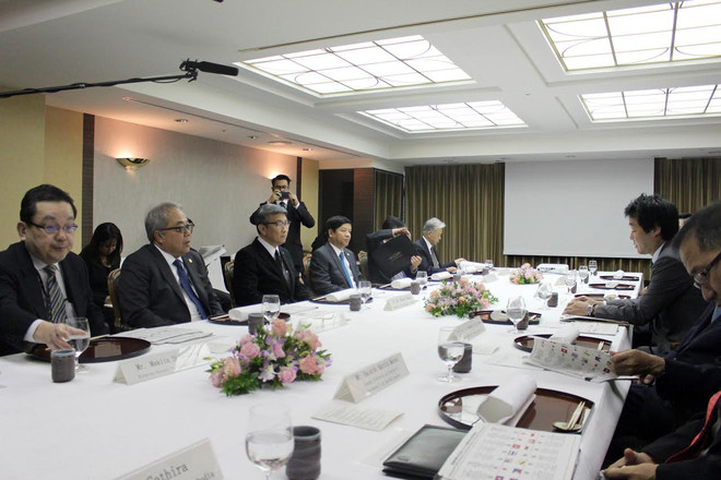 Quang cảnh buổi gặp gỡ giữa Bộ Ngoại giao Nhật Bản và Đại sứ các nước ASEAN. (Ảnh: Thành Hữu-Gia Quân/Vietnam+) Nhật Bản mong muốn thúc đẩy giao lưu văn hóa với ASEAN ảnh 1