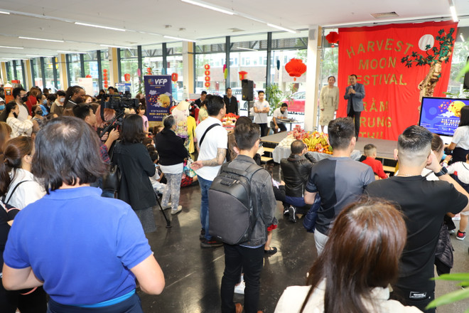 Cộng đồng người Việt tại Anh tưng bừng đón Tết Trung Thu ảnh 1