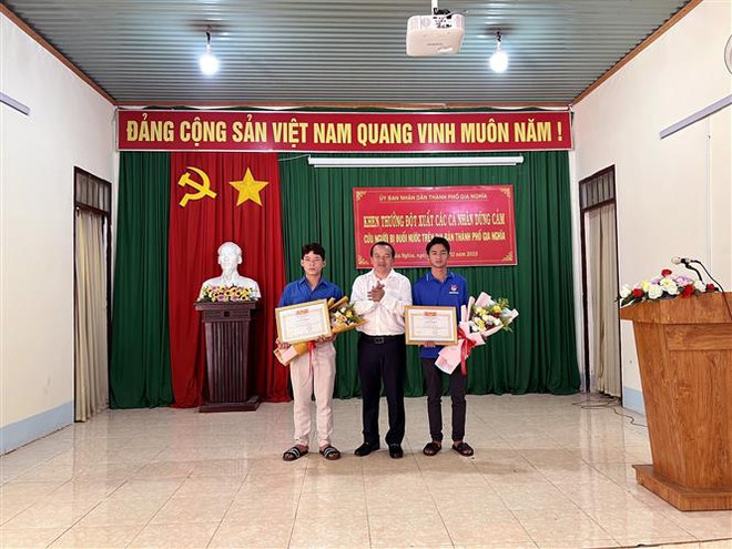 Đắk Nông: Khen thưởng hai thanh niên dũng cảm cứu người đuối nước ảnh 1