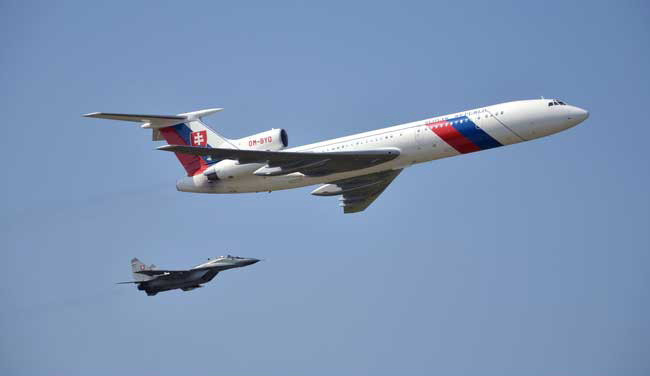 Chuyên gia quân sự nói gì về vụ máy bay Nga bay qua Lầu Năm Góc? ảnh 1