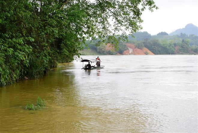 Tuyên Quang: Đã tìm thấy thi thể người mẹ trong vụ lật đò tại Xuân Vân ảnh 1