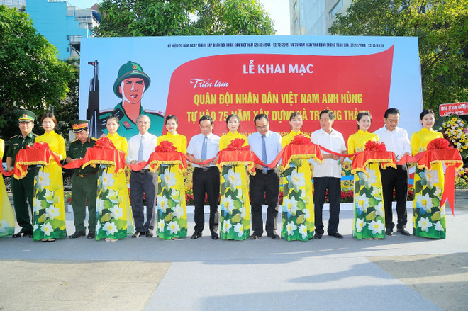 Triển lãm ảnh và tư liệu về Quân đội Nhân dân tại TP Hồ Chí Minh ảnh 1
