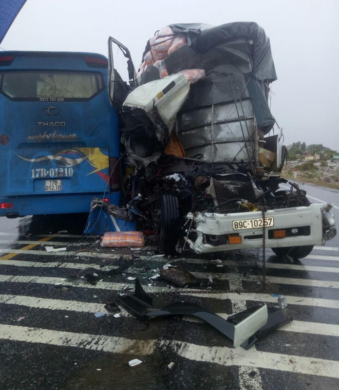 Quảng Bình: Tai nạn giao thông liên hoàn, nhiều người nhập viên ảnh 1