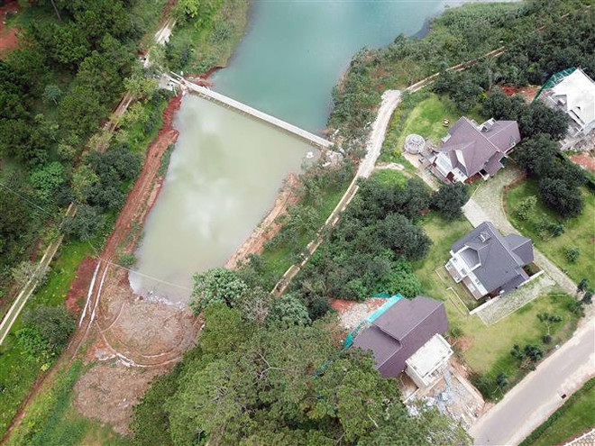 Xây bờ kè trái phép xâm phạm Khu du lịch quốc gia hồ Tuyền Lâm ảnh 1