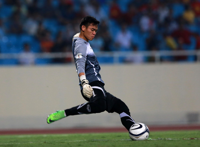 Cận cảnh những pha cứu thua "không tưởng" của Nguyên Mạnh ảnh 1