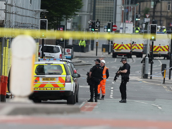 Bắt giữ nhiều kẻ tình nghi trong vụ đánh bom tại Manchester ảnh 1