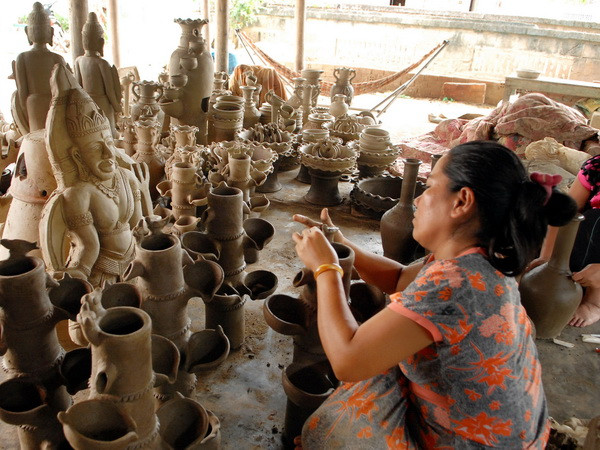 Trưng bày nghề truyền thống người Chăm ở Ninh Thuận ảnh 1