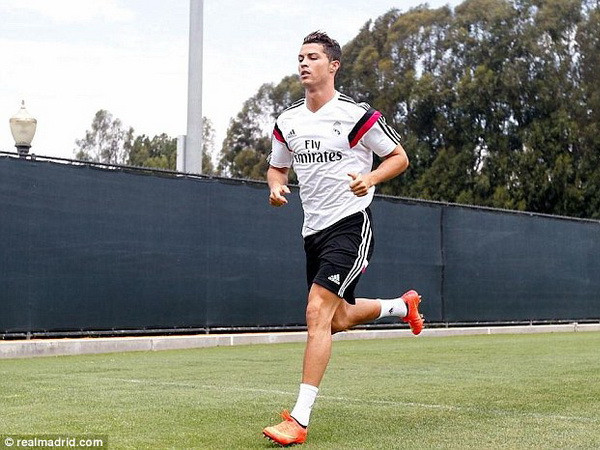 Ronaldo hội quân cùng Real nghênh chiến Manchester United ảnh 1