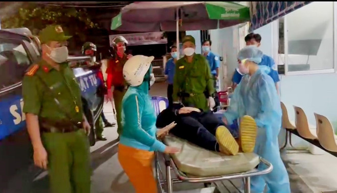 Cấp cứu sản phụ mang thai ngoài tử cung và nạn nhân bị đâm thấu bụng ảnh 1