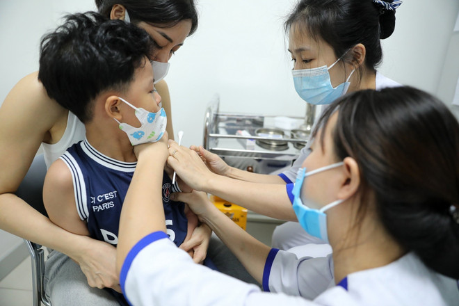 Cầm tiêm vaccine kịp thời để khống chế nhiều bệnh truyền nhiễm ảnh 1