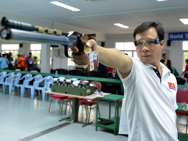 Xạ thủ Hoàng Xuân Vinh lần đầu tiên lên ngôi số 1 thế giới ảnh 1