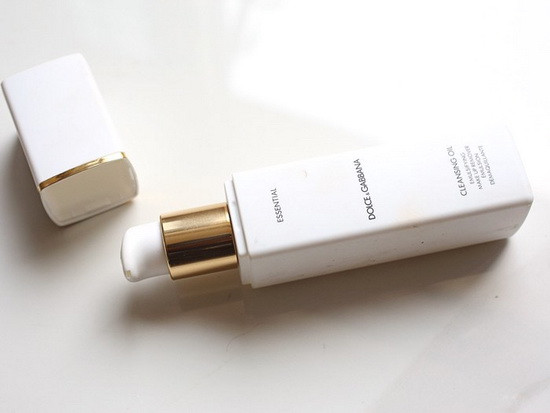 5 chai dầu tẩy trang tốt nhất cho mọi loại da mà bạn gái nên biết ảnh 2