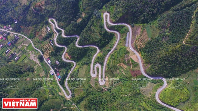 Chiêm ngưỡng vẻ đẹp mê hoặc của vùng đá núi kỳ vĩ Hà Giang ảnh 2