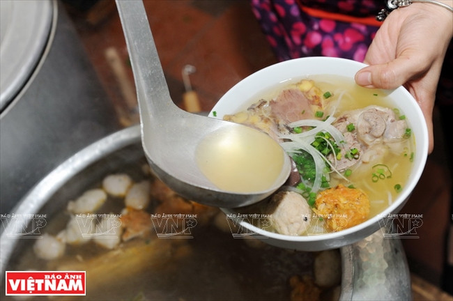 Đặc sản bún bò Huế - món "súp" Việt ngon nhất thế giới ảnh 4