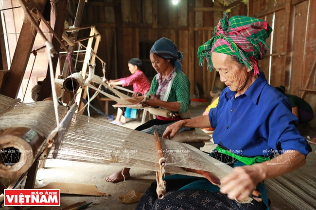 Chiêm ngưỡng vẻ đẹp mê hoặc của vùng đá núi kỳ vĩ Hà Giang ảnh 11