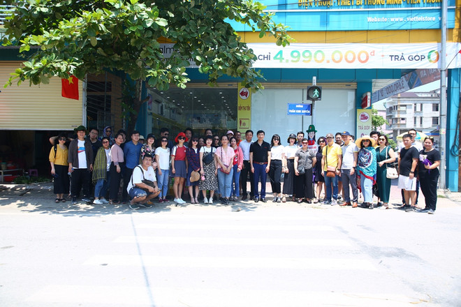 Bài 2: Về quê&nbsp;nhà báo Trần Kim Xuyến 'tiếp lửa' cho học sinh nghèo ảnh 5