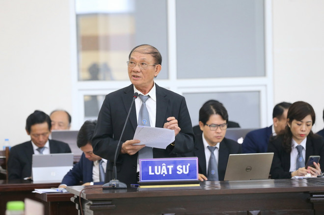 Luật sư Nguyễn Đình Hưng bào chữa cho các bị cáo. (Ảnh: Doãn Tấn/TTXVN) Xét xử vụ án tại BIDV: Những điểm nổi bật trong phiên tòa sơ thẩm ảnh 2