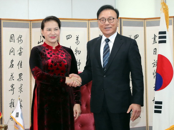 Chủ tịch Quốc hội tiếp Tổng Lãnh sự danh dự VN tại Busan-Gyeongnam ảnh 1