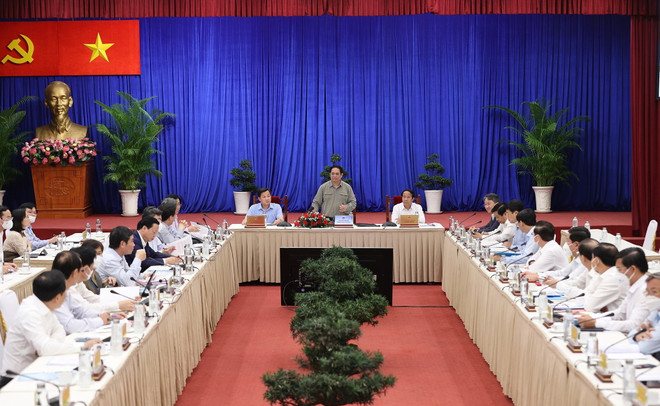 Thủ tướng Phạm Minh Chính chủ trì cuộc họp. (Ảnh: Dương Giang/TTXVN) Thủ tướng còn nhiều trăn trở trong xây dựng đường bộ cao tốc ảnh 1