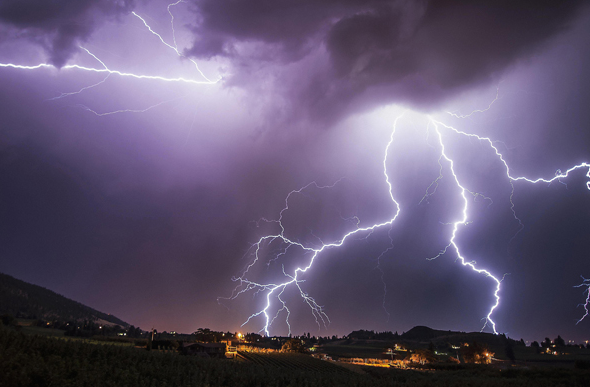 Hàng chục người đang làm việc ngoài đồng bị sét đánh chết ảnh 1