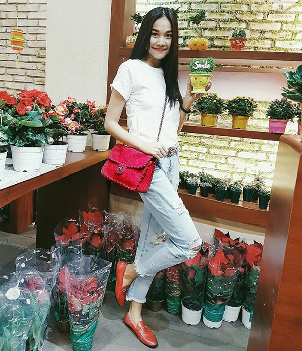 Áo khoác dáng dài "phủ sóng" street style của sao Việt tuần qua ảnh 5