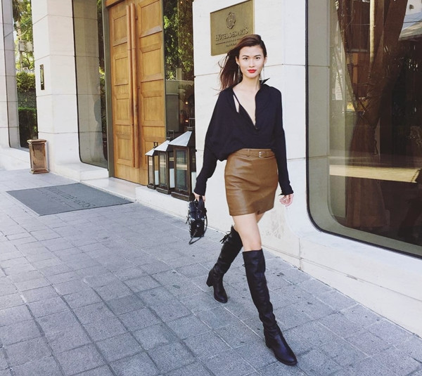 Áo khoác dáng dài "phủ sóng" street style của sao Việt tuần qua ảnh 8