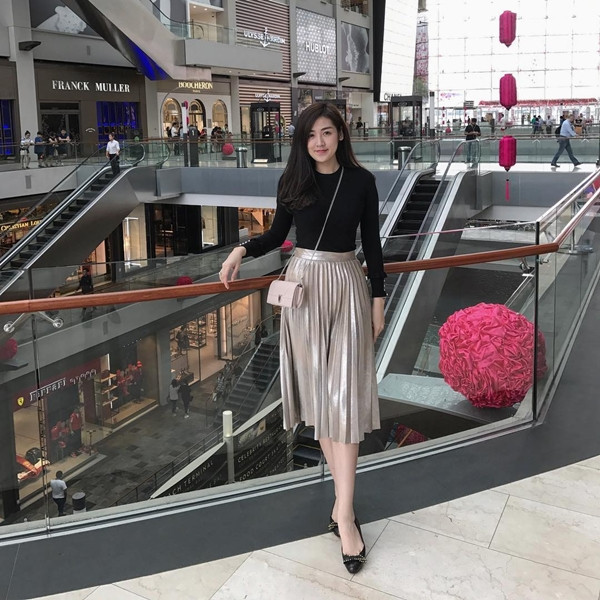 Áo khoác dáng dài "phủ sóng" street style của sao Việt tuần qua ảnh 6