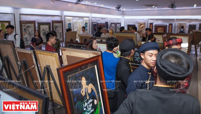 Ông đồ trẻ xuống phố, giữ gìn nét văn hóa cho chữ ngày Xuân ảnh 2