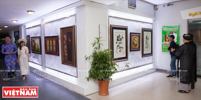 Ông đồ trẻ xuống phố, giữ gìn nét văn hóa cho chữ ngày Xuân ảnh 3