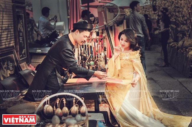 Ông đồ trẻ xuống phố, giữ gìn nét văn hóa cho chữ ngày Xuân ảnh 6