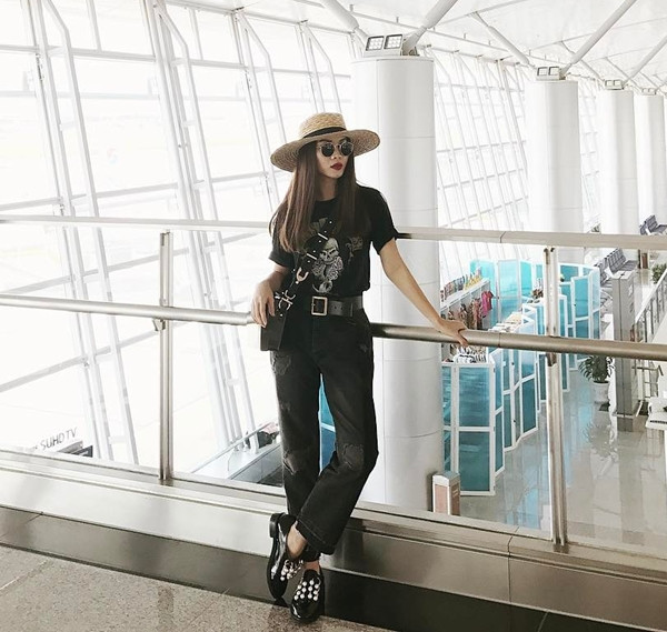 Áo khoác dáng dài "phủ sóng" street style của sao Việt tuần qua ảnh 7