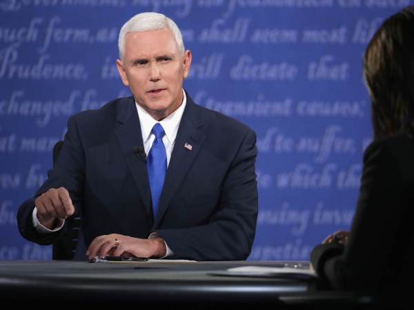 Ứng cử viên Phó Tổng thống Mỹ Pence tố cáo Nga tấn công mạng ảnh 1