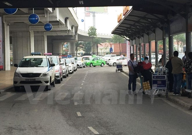 Bộ GTVT bác đề xuất dừng thu phí ôtô đi vào nhà ga hàng không ảnh 1