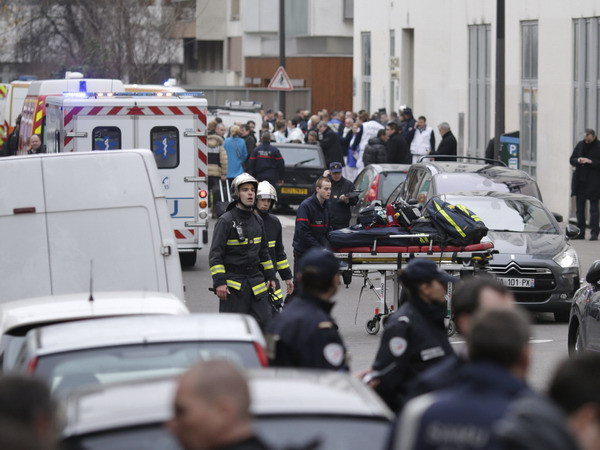 Thêm nhiều nước lên án vụ tấn công khủng bố đẫm máu ở Pháp ảnh 1