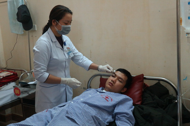 Hà Tĩnh: Bác sỹ bị người nhà bệnh nhân hành hung khi đang cấp cứu ảnh 3