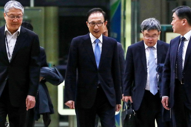 Cựu Tổng thống Hàn Quốc Lee Myung-bak bị buộc tội tham nhũng ảnh 1