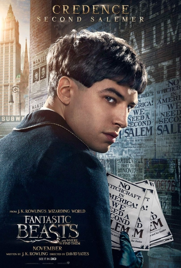 Credence Barebone vai Ezra Miller nhút nhát. Tạo hình "mái tóc nấm" giúp lột tả hoàn hảo sự e dè trong tính cách nhân vật. Thời trang phù thủy trong thế giới phép thuật Fantastic Beasts ảnh 9