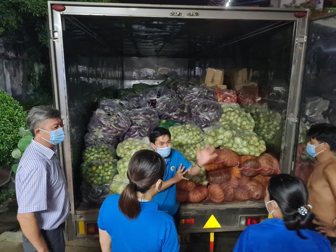 Bình Dương thiết thực chăm lo cho người lao động ở lại tỉnh ảnh 2