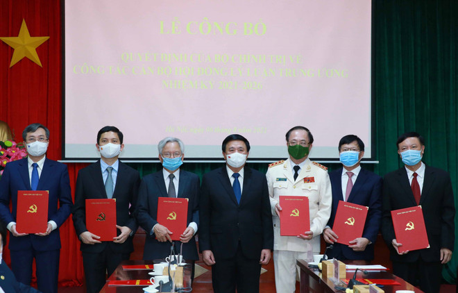 Trao Quyết định bổ nhiệm Thường trực Hội đồng Lý luận Trung ương ảnh 1