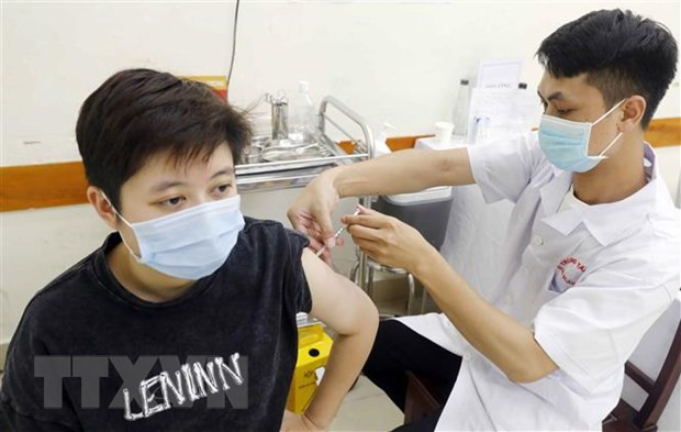 Hà Nội: Hướng đến mục tiêu 95% người dân được tiêm đủ vaccine COVID-19 ảnh 2