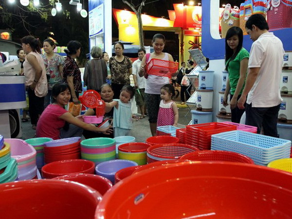 220 gian hàng tham gia Hội chợ hàng Việt Nam năm 2014 ảnh 1