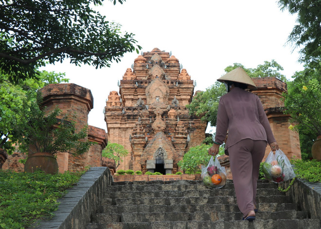 Khánh Hòa: Nỗ lực để thích ứng an toàn với dịch COVID-19 ảnh 1