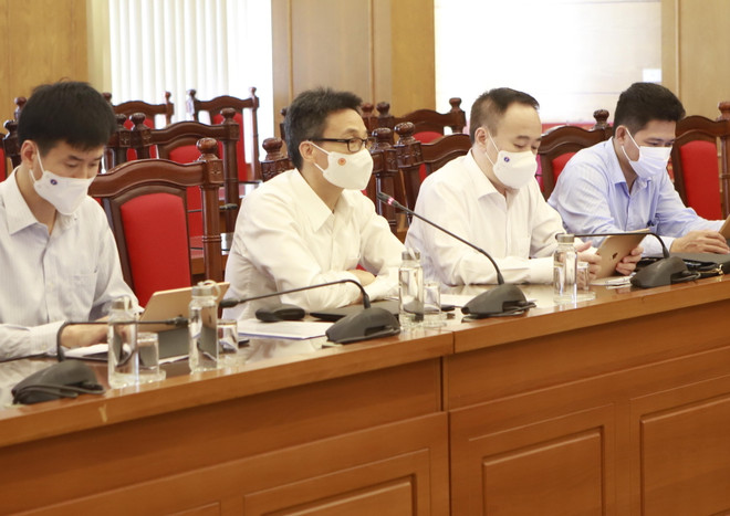 Phó Thủ tướng Vũ Đức Đam phát biểu tại buổi làn việc. (Ảnh: Hoàng Hùng/TTXVN) Phó Thủ tướng Vũ Đức Đam kiểm tra chống dịch COVID-19 tại Vĩnh Phúc ảnh 1