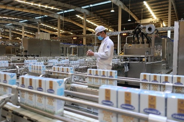 Dây chuyền sản xuất của Công ty cổ phần Sữa Việt Nam. Công bố tốp 10 công ty uy tín ngành thực phẩm-đồ uống năm 2021 ảnh 1